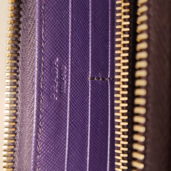 Prada Wallet - Picture 5 of 9
